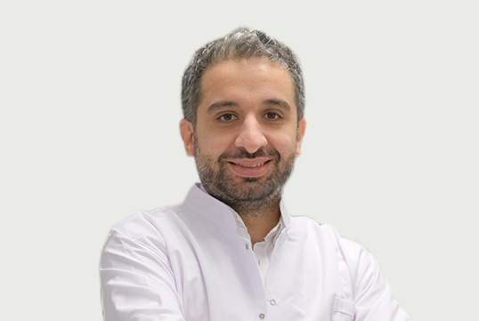 Dr. Mani Habibi - Bariatric Surgeon and Founder of NewMe Health Clinic